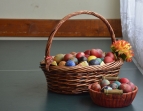 Боядисване на яйца на Велики четвъртък в село Доброславци
