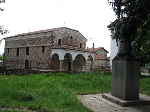 църква Св. Мирликийски - Негован